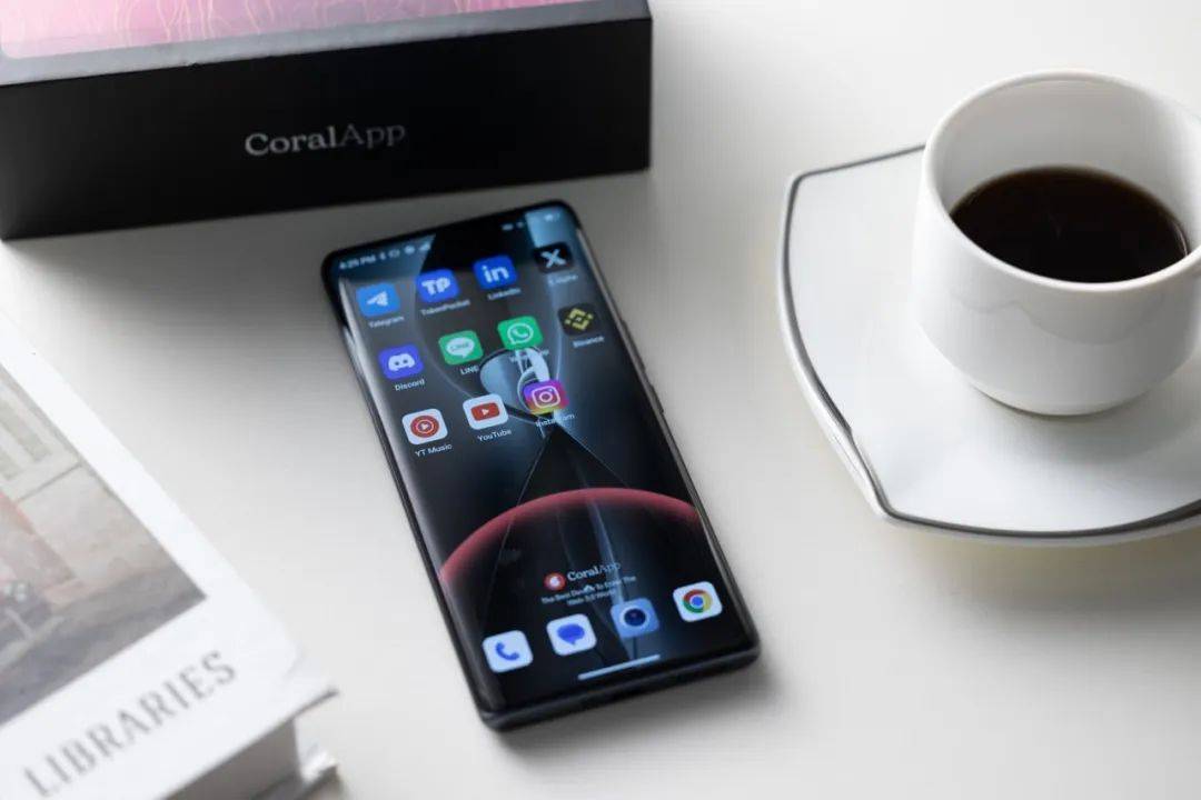 为何选择币安Labs投资孵化的CoralPhone？与Solana Saga的对比有什么优势？