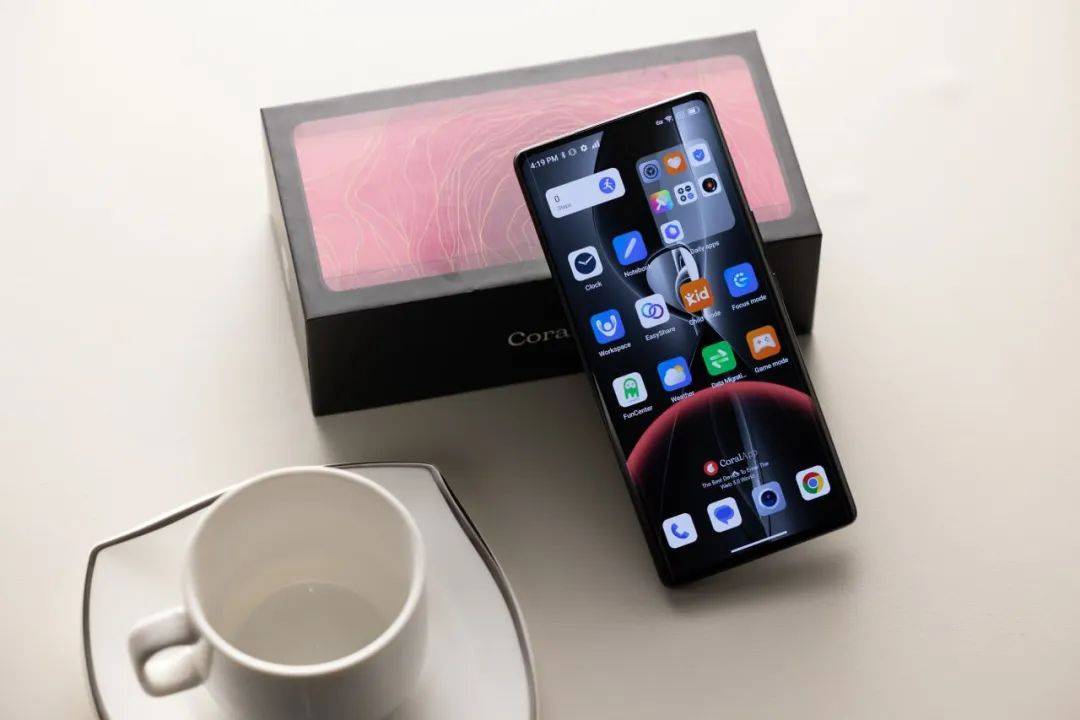 为何选择币安Labs投资孵化的CoralPhone？与Solana Saga的对比有什么优势？